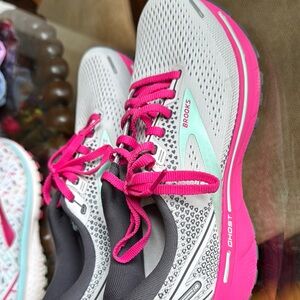 Brooks Gray and Pink Athletic Shoes Lightweight Breathable Design
